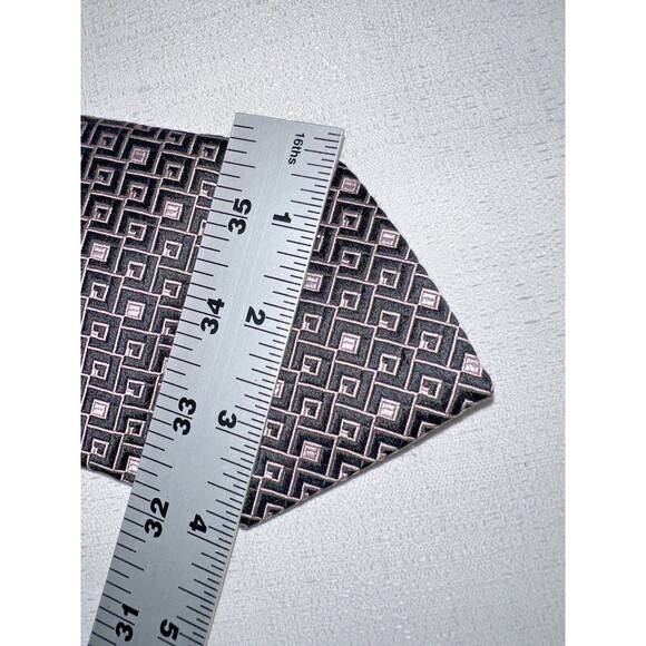 Vittorio Cotta Made in Italy Black Pink Geometric Silk Necktie - Picture 4 of 4
